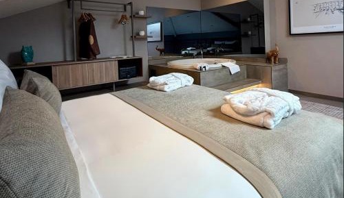 Deluxe Suite with Spa Bath