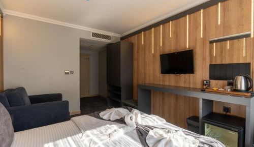 Double or Twin Room with City View