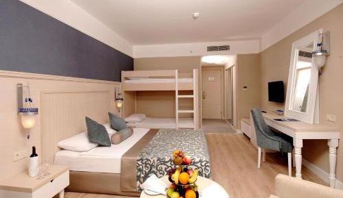 Superior Room Bunk bed Partial Sea View