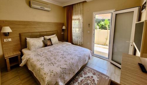 Small Double Room - Ground Floor (on the entrance way)