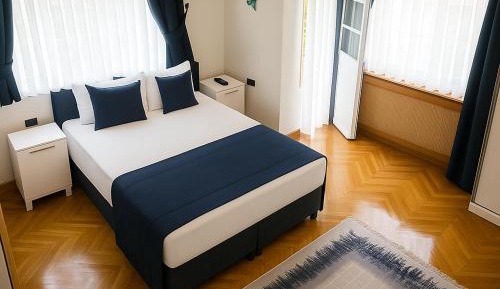 Deluxe Double Room with Balcony and Sea View