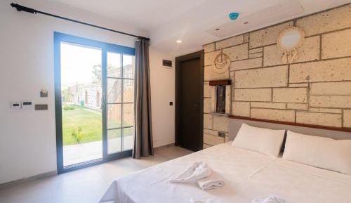 Suite with Garden View