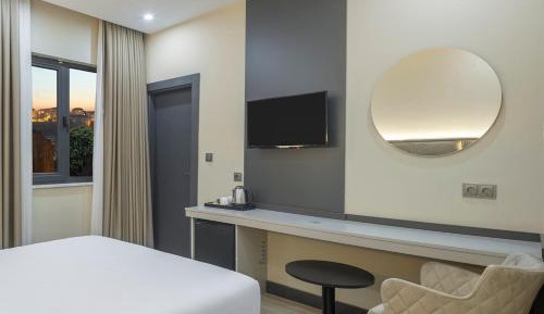 Standard Queen Room