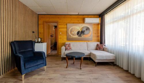 Suite with Garden View