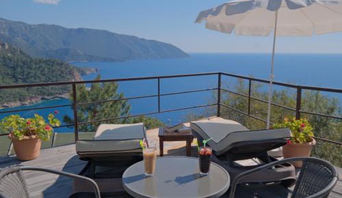 Bungalow with Roof Terrace & Sea View