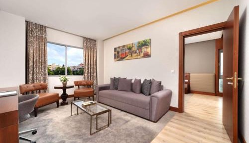 King Suite with City View