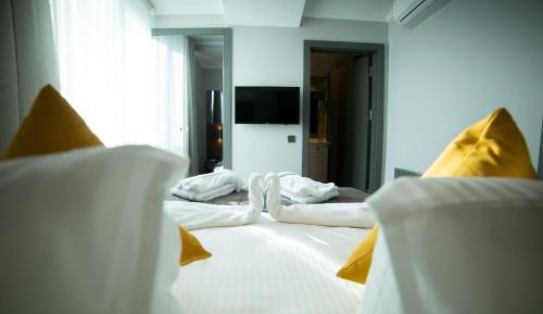 Modern Suite with Terrace