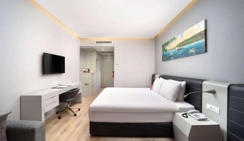 Deluxe King Room with Sea View