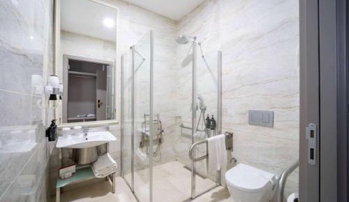 King Room with City View  - Mobility Accessible