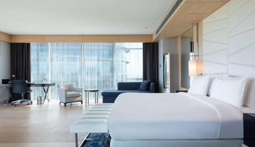 Senior One Bedroom Suite with City View &amp; Kitchenette