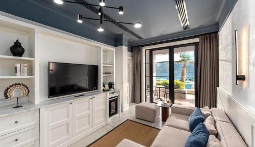  One-Bedroom Beachfront Suite