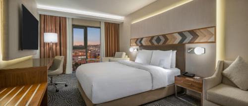 Deluxe Queen Room with Sofa