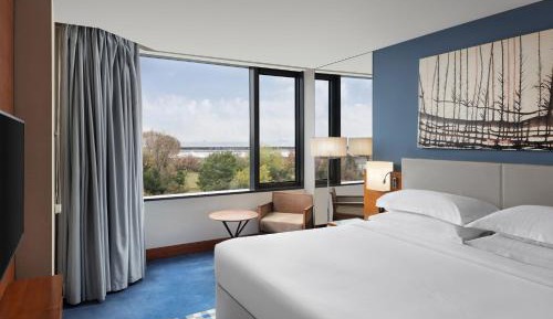 Park Suite with Club Lounge Access and Sea View