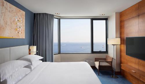 Club Suite with Club Lounge Access and Sea View