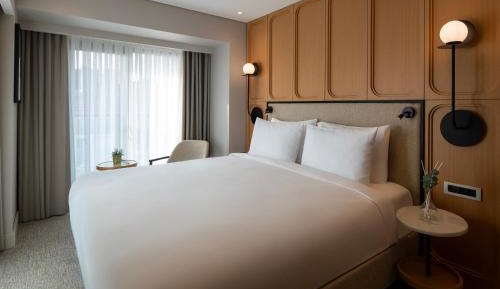 Deluxe King Room