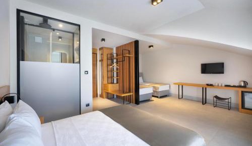 Deluxe Family Suite