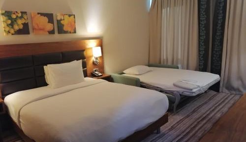 Queen Room - Accessible