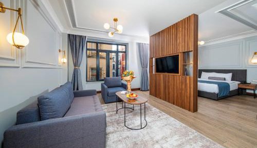 Family Suite with Kitchenette
