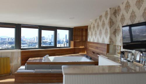 Queen Suite with Sea View