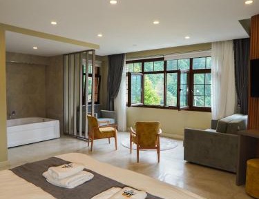 King Room with Spa Bath