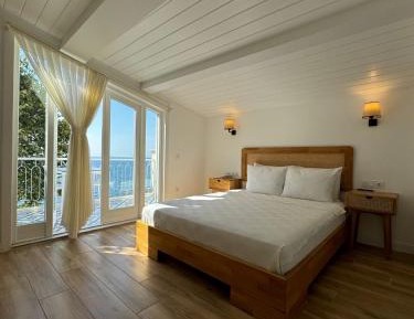 Double Room with Balcony and Sea View
