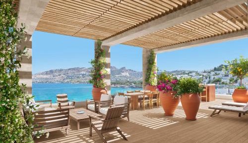 Superior One-Bedroom King Suite with Sea view and Balcony