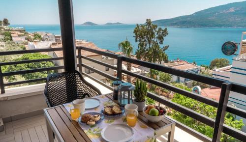 Deluxe Double Room with Balcony and Sea View