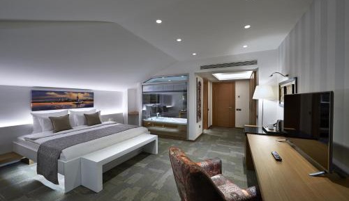 Business Suite with Balcony