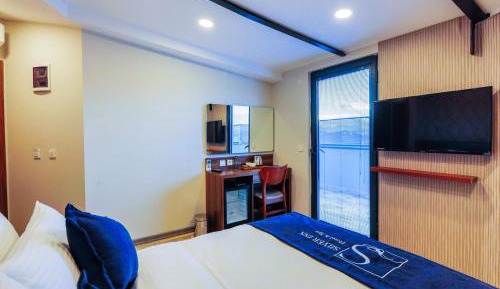 Deluxe Double Room with Balcony