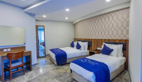 Deluxe Family Room