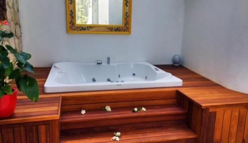 Queen Room with Spa Bath