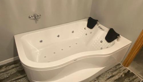 Suite with Hot Tub