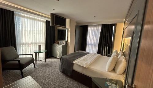 Suite with City View