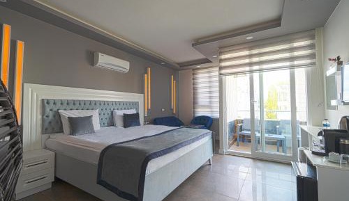 Suite with Hot Tub