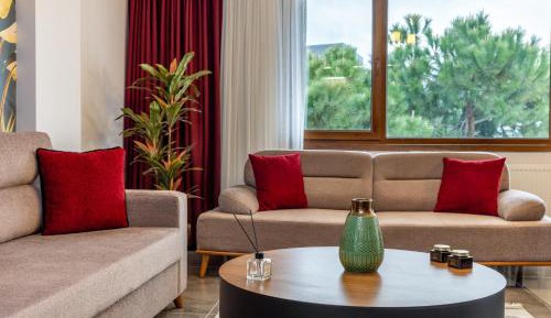 Luxury One Bedroom Apartment with Balcony