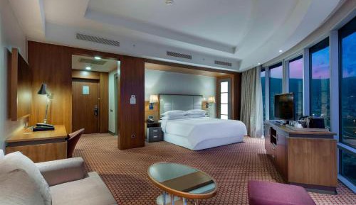 Deluxe Corner Room