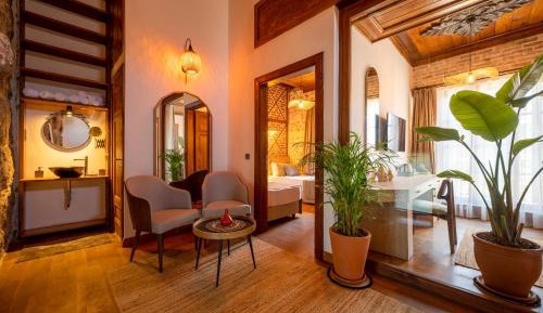 Deluxe King Suite