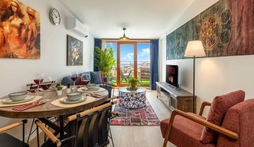 Apartment with Terrace and Sea View