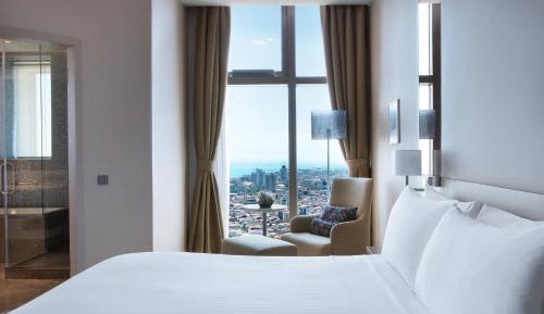 Corner Suite with Sea View and Lounge Access