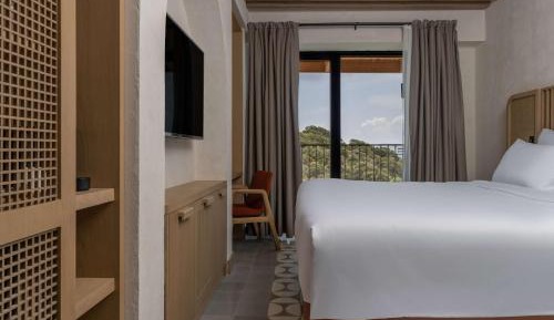 Standard Room with Garden View