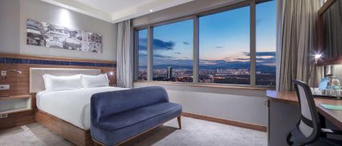 Queen Room with Sofa Bed - Non-Smoking