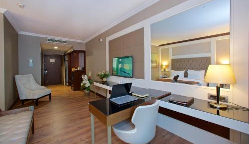 Deluxe Room with Three Twin Beds - Non-Smoking