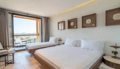Deluxe Triple Room with Sea View