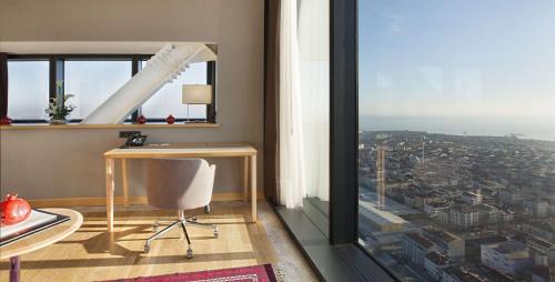 King Duplex Suite with View
