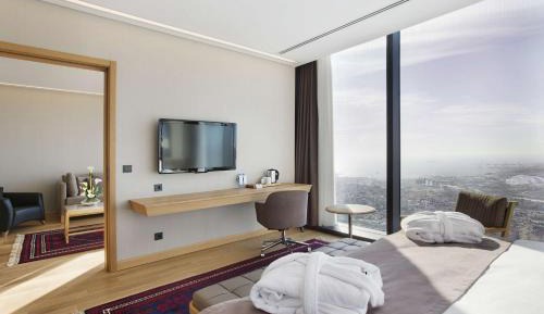 King One-Bedroom Suite