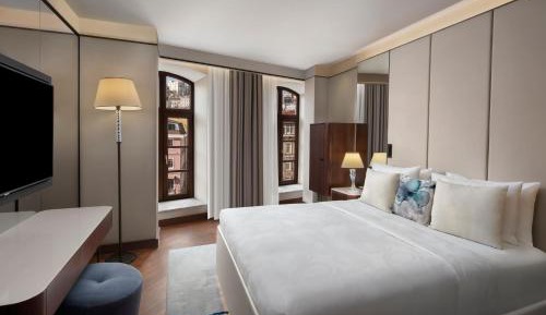 Deluxe King Room with City View