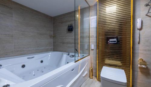 Family Suite with Jetted Tub