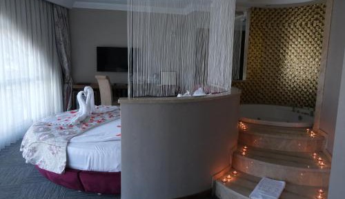 Honeymoon Suite