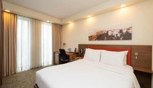 Queen Room with Sofa Bed - Smoking