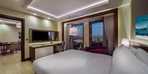 One-Bedroom King Suite